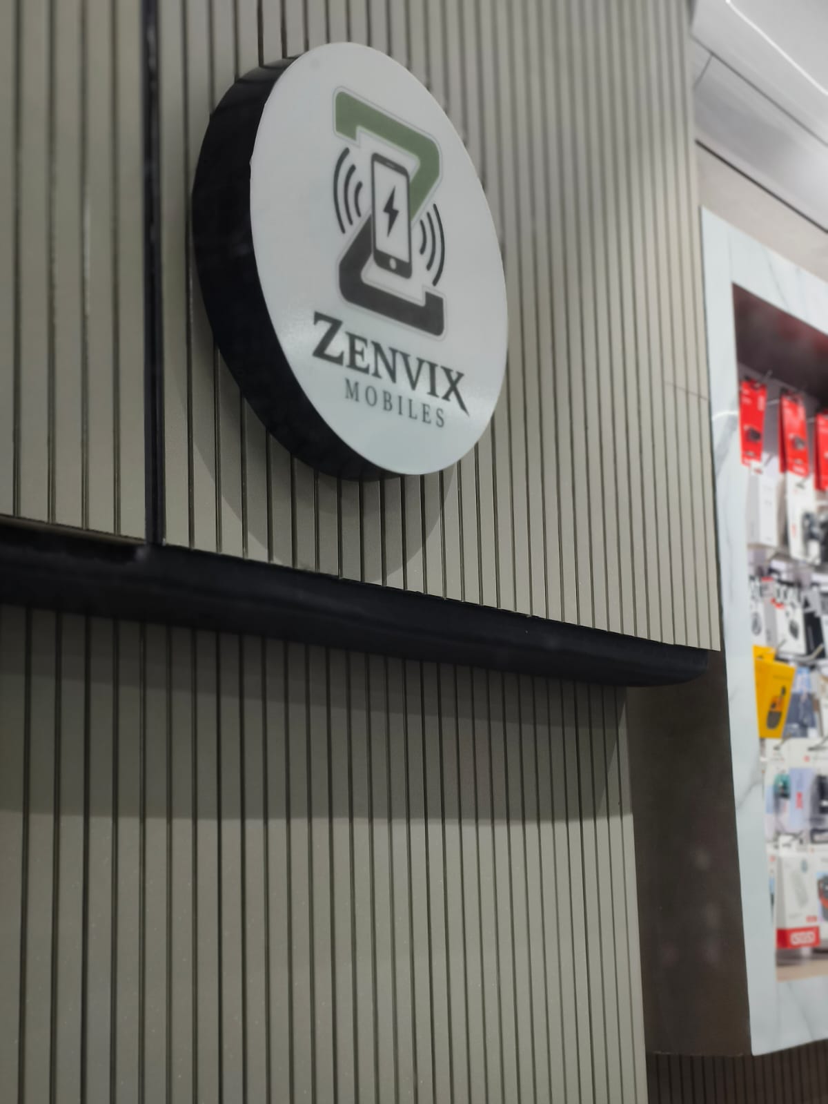 Round Mobile Store Signage