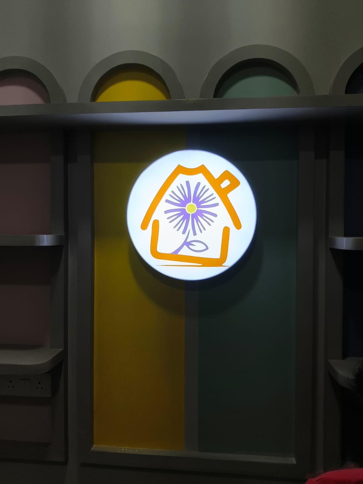 Kids Center Round Sign